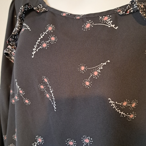 LOFT Outlet charcoal gray and floral blouse. Long Sleeve scoop neck. Size Medium - Picture 4 of 12